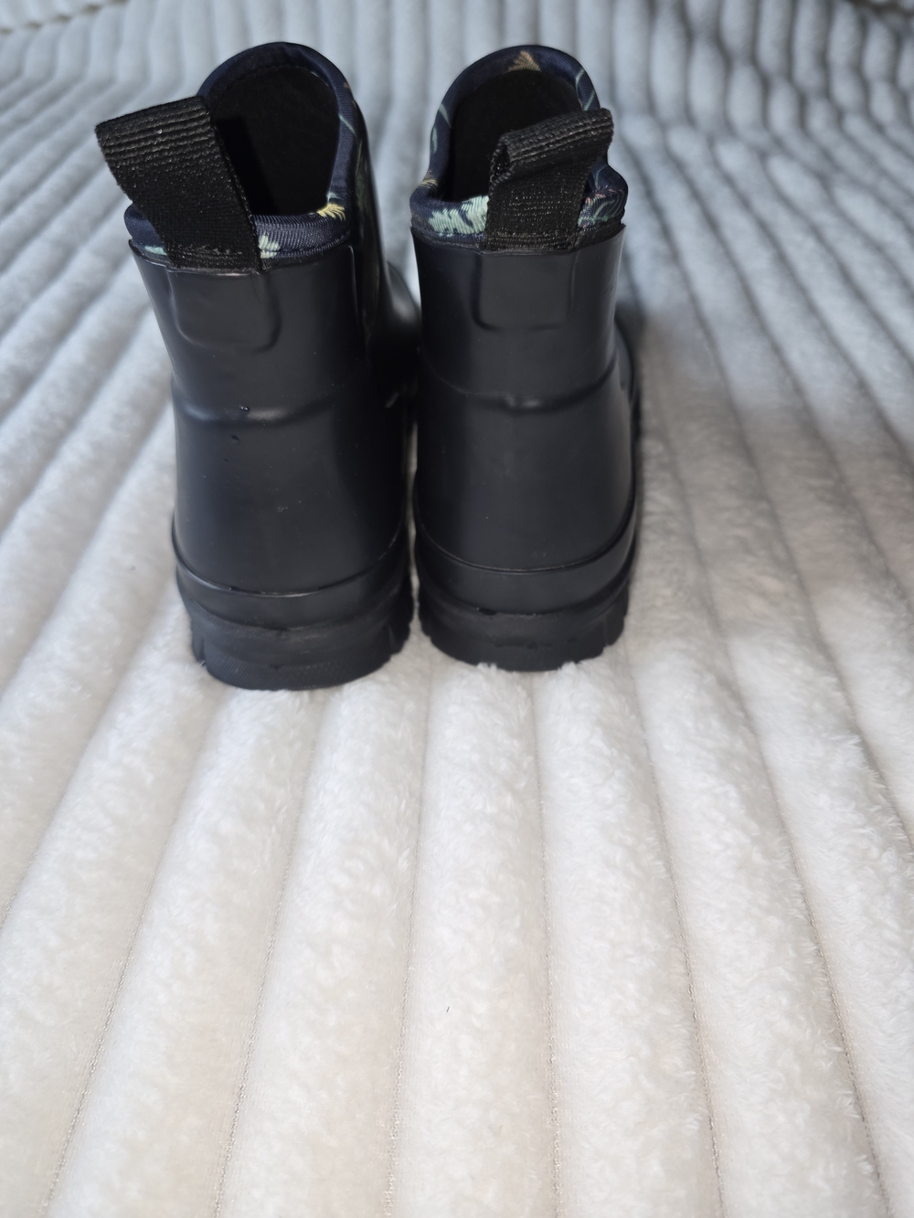 Duluth Trading Co Chelsea Rain/Garden Boots. - Picture 2 of 8